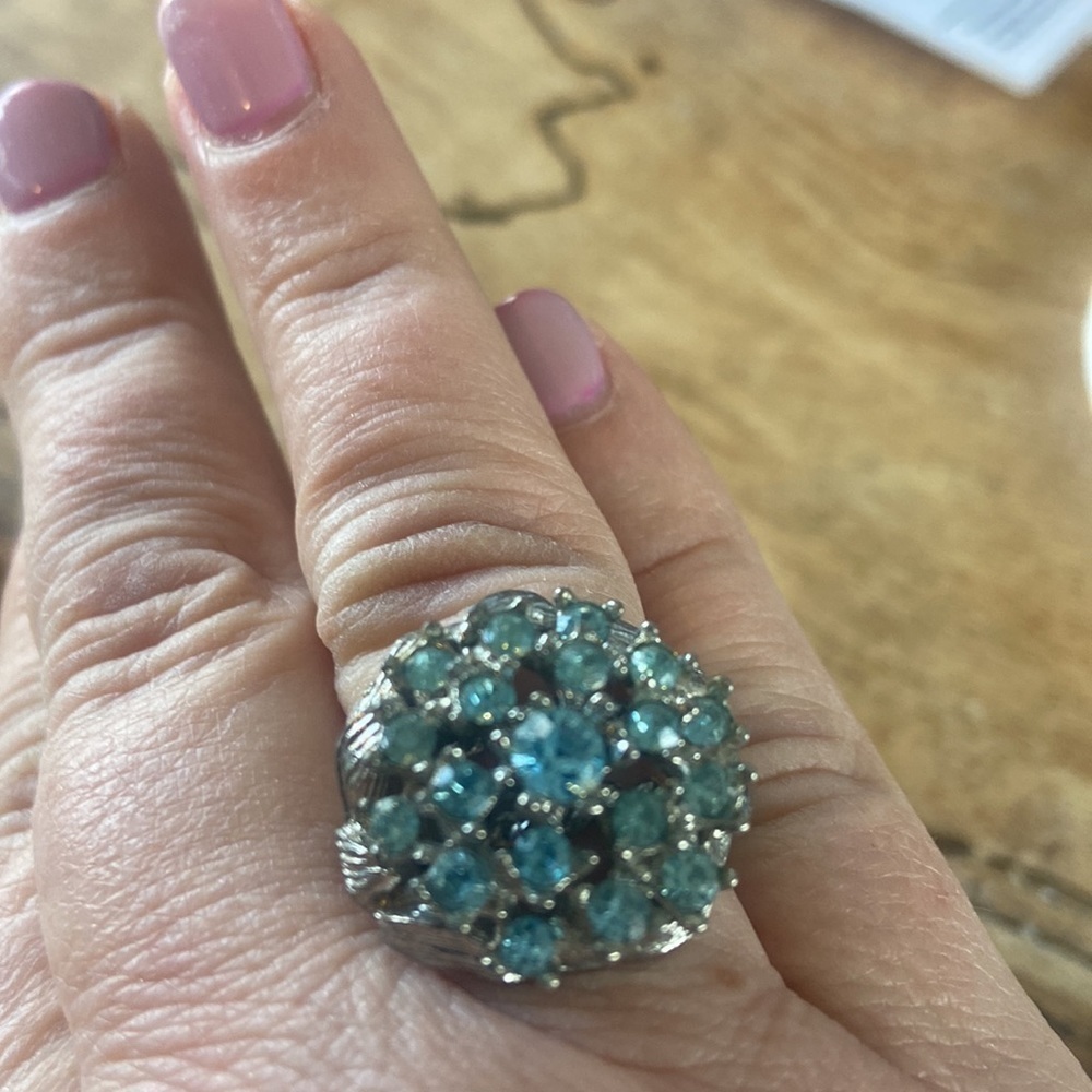 Gorgeous Blue Rhinestone Ring - Picture 3 of 4